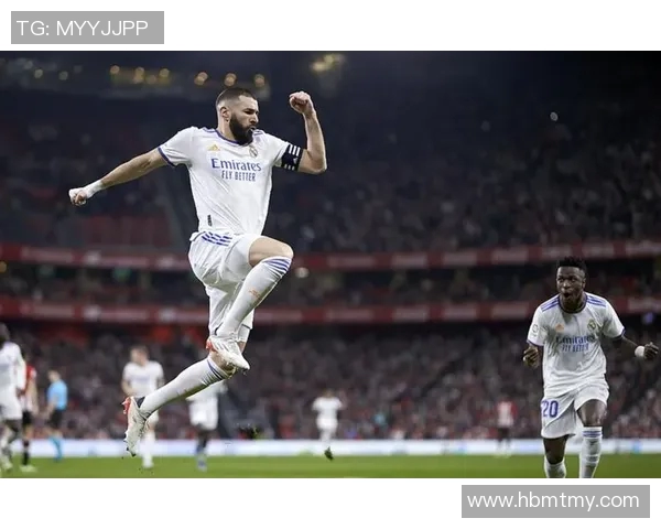 皇马客场战胜拉科，本泽马梅开二度贡献关键胜利